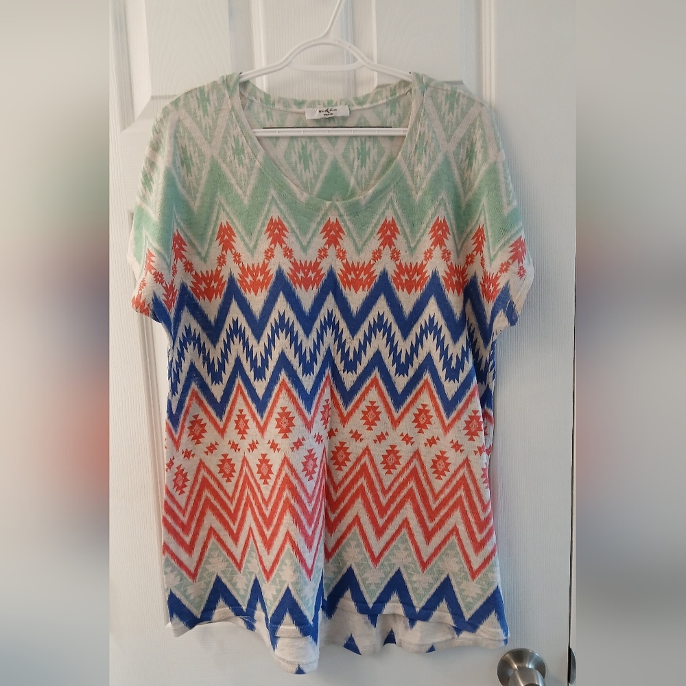 MOA MOA Woman Lightweight Aztec Pattern Top – Size 1X – High‑Low Hem – Used Cond